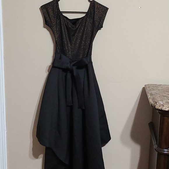 Dress - Picture 4 of 4